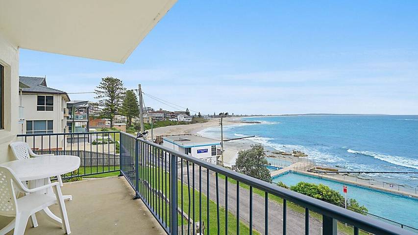 Holiday rental for 4 people, with balcony in The Entrance