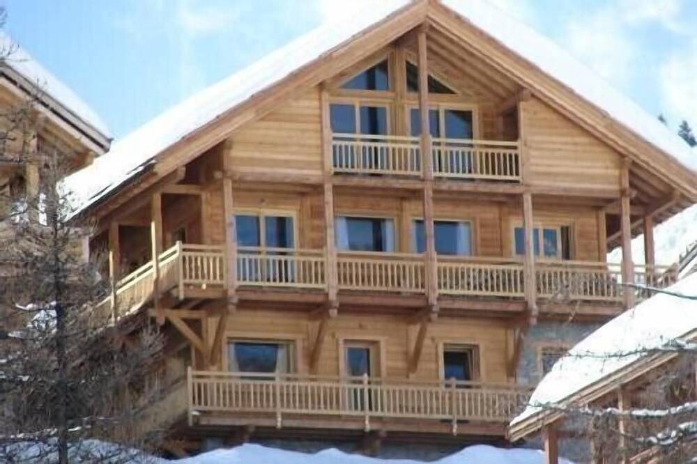 Vars Chalet 4 Etoiles Luxe 18 pers, ski aux pieds Sauna Hammam Piscine in Vars, Région de Briançon