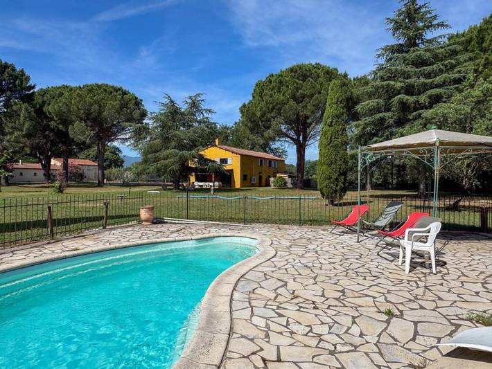 Casa de vacaciones para 14 personas, con jardín además de piscina y vistas, Se admiten mascotas - 1