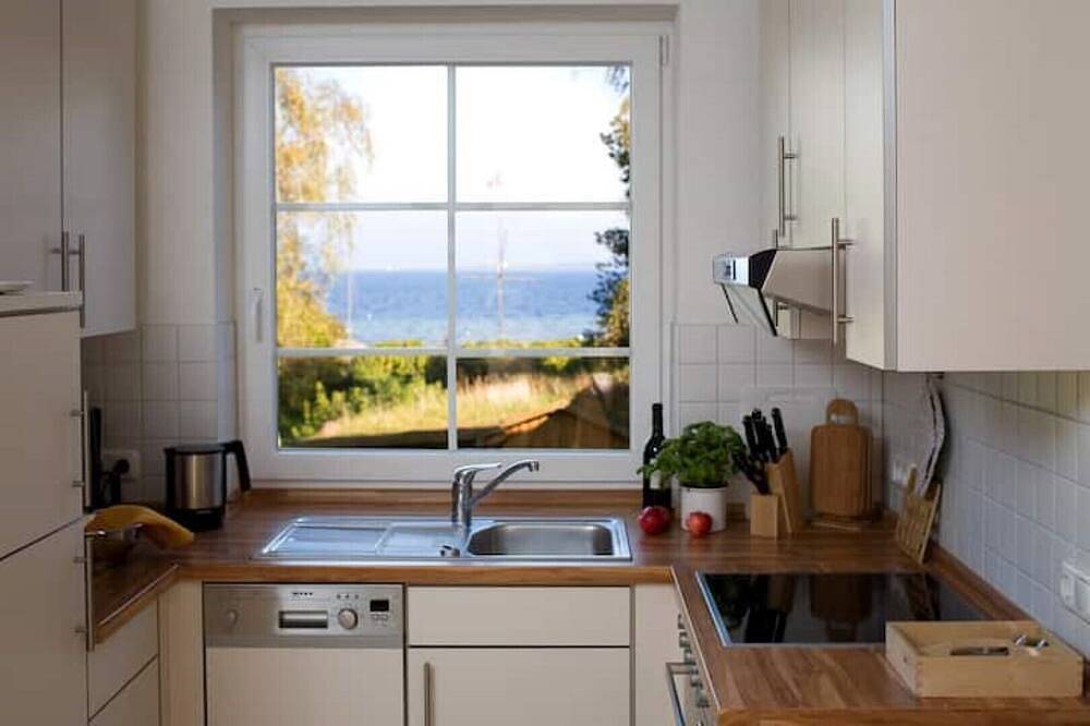 Ganze Wohnung, Fewo Hans - Urlaub mit Blick auf die Ostsee unmittelbar am Strand in Steinberghaff, Steinberg
