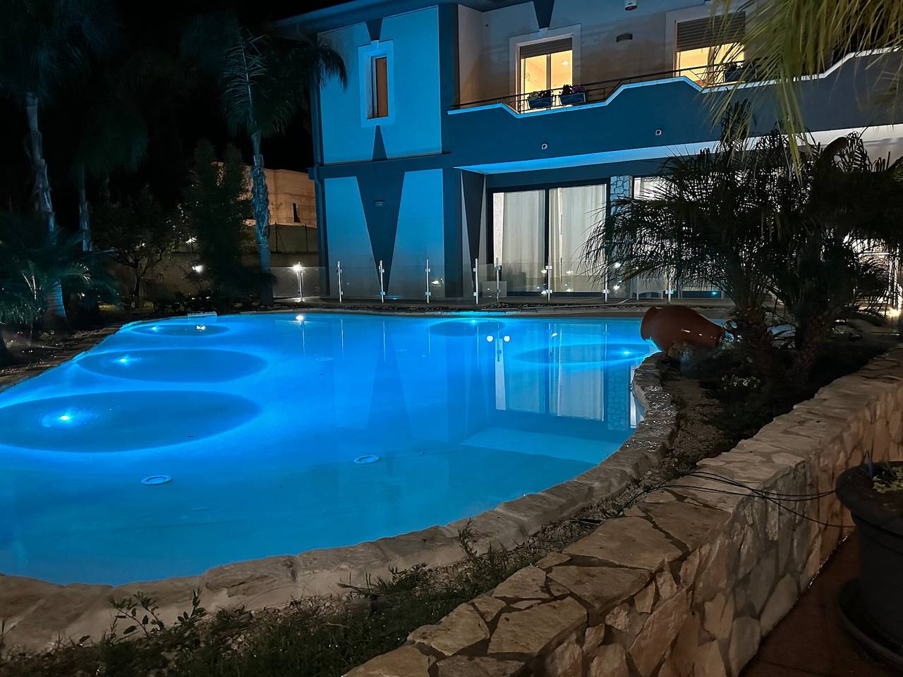 Villa 'Joel' con vista mare, Wi-Fi e aria condizionata in Fontane Bianche, Cassibile