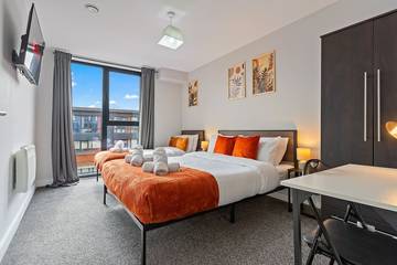 Glamping for 7 People in Birmingham, Birmingham Area, Photo 1