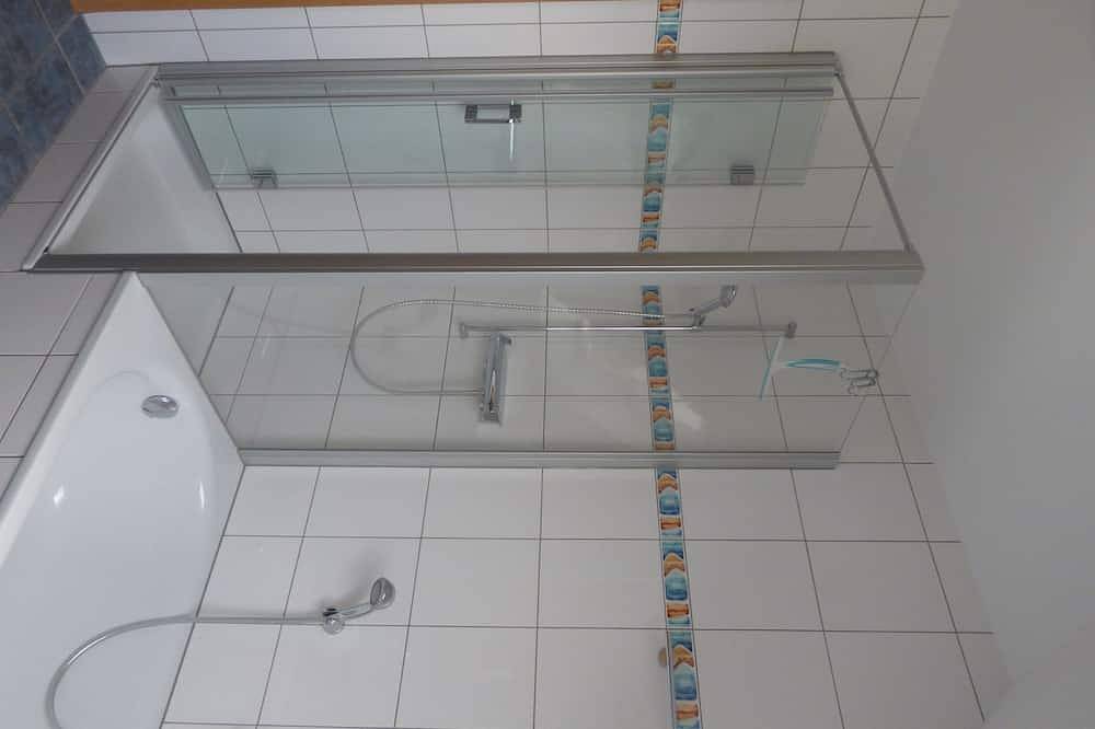 Ganze Wohnung, Grosszügige, neu renovierte Ferienwohnung mit tollem Ausblick und großem Balkon in Wassenberg, Niederrhein