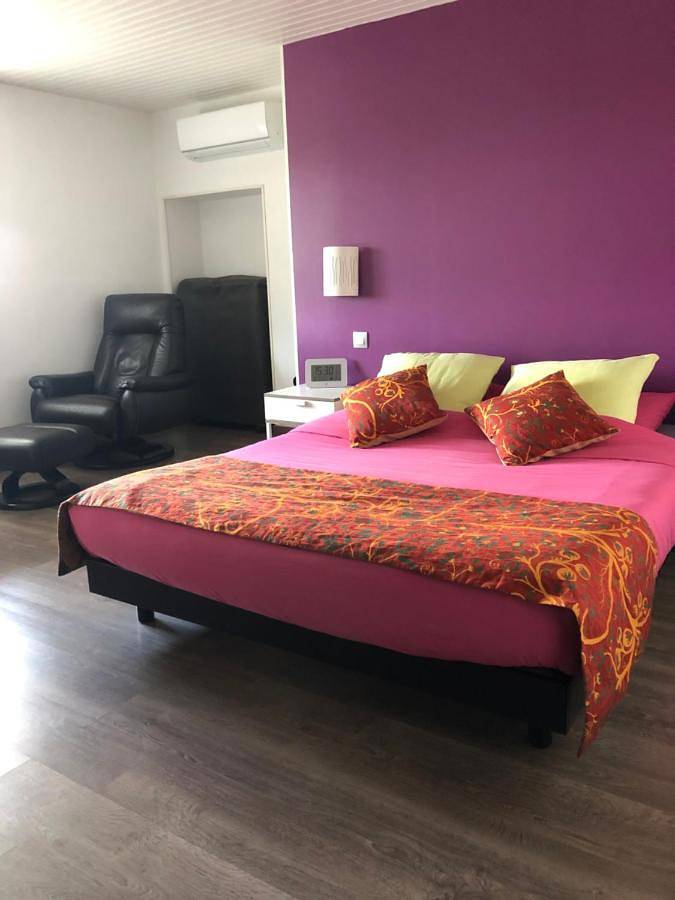 Chambre d’hôte pour 2 personnes, avec Terrasse et Jardin ainsi que Piscine et Vue