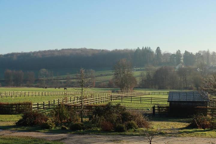 Gîte pour 8 personnes, avec vue et jardin dans Sainte-Gauburge-Sainte-Colombe