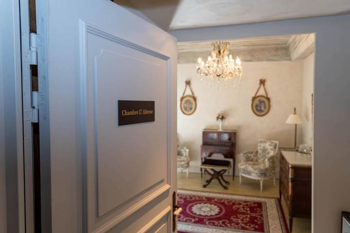 Location de vacances pour 3 personnes, avec piscine et jardin ainsi que vue et sauna à Jongieux - 3