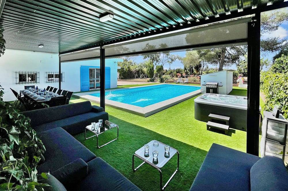 Villa San Patricio I Private Pool I Hot Tub I Bbq I Ps5 I Aircon Rooms I 3000m2 in Jerez de la Frontera, Costa de la Luz