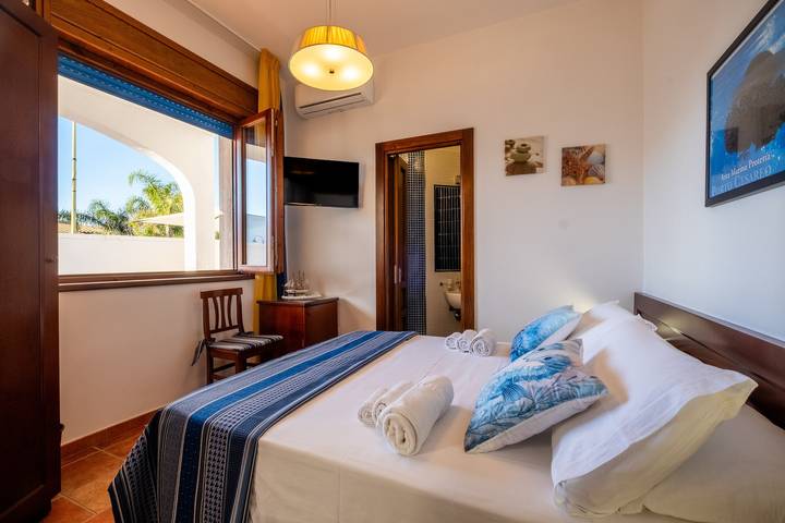 Bed and Breakfast for 2 personer med have in Lido Max, Porto Cesareo