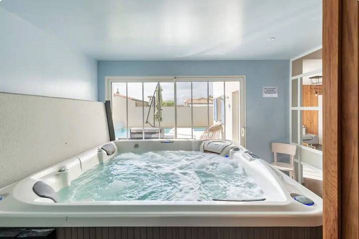 Ferienhaus für 10 Personen, mit Sauna und Whirlpool sowie Terrasse und Garten - 1