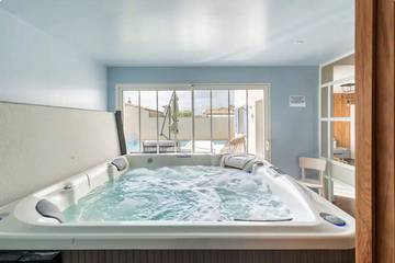 Gîte pour 10 personnes, avec jacuzzi et terrasse ainsi que sauna et jardin dans Phare de Chassiron