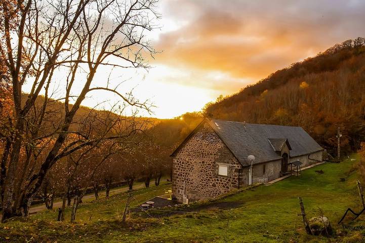 Maison de vacances pour 14 personnes, avec Jacuzzi ainsi que Terrasse et Jardin dans Neuvéglise-sur-Truyère