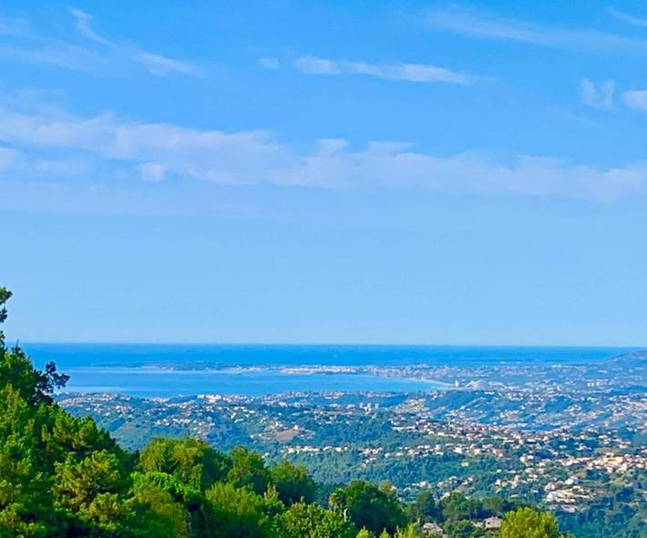 Location de vacances pour 10 personnes, avec piscine ainsi que vue et jardin à Aspremont - 2