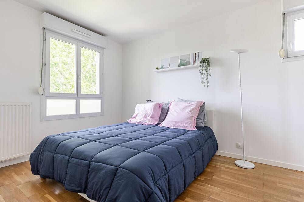 Apartamento entero, 3Br Appartment: Garden View, Prem Amenities, Free Parking - 10 Min to Central in Nanterre, Altos del Sena