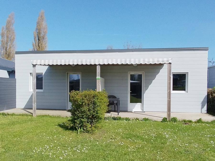 Camping Sites et Paysages - Camping de la Baie - Chalet 2 personnes - Chalet Privilége 1 ch. - Terrasse couverte - 25 m2 in Pendé (Somme), Région d'Abbeville