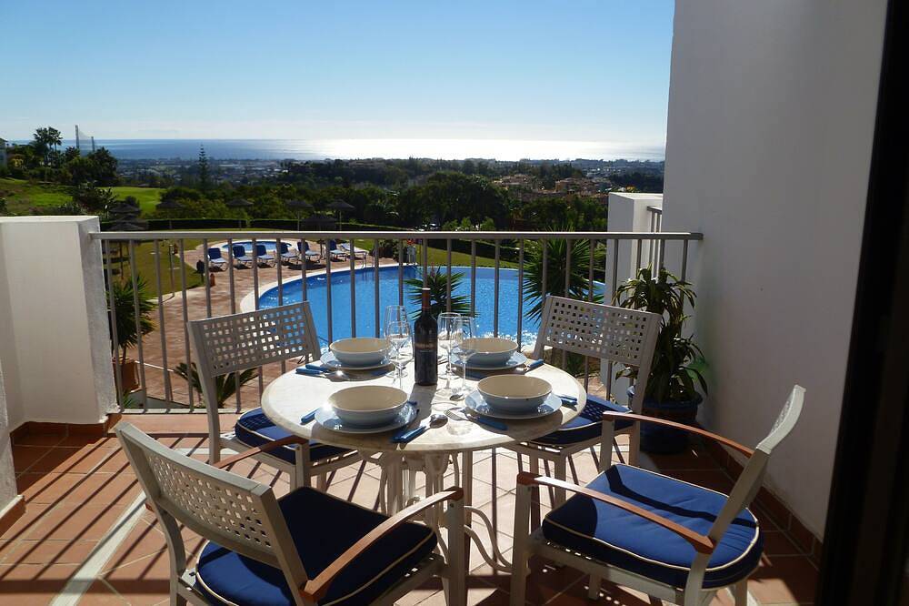 Entire apartment, Apartment Golf Club Los Arqueros near Puerto Banus - 2 bedrooms- Internet -Uk Tv in Los Arqueros Golf and Country Club, Benahavís