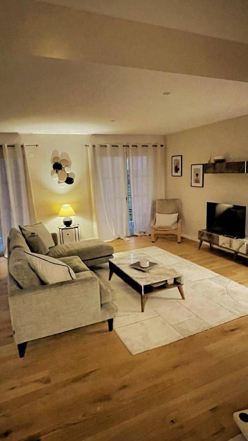 Appartement entier, One-Bedroom Apartment in Sainte-Maure-de-Peyriac, Région de Nérac