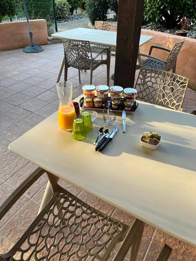 Location de vacances pour 2 personnes, avec jardin ainsi que vue et piscine, animaux acceptés à Saint-Avit-Sénieur - 3