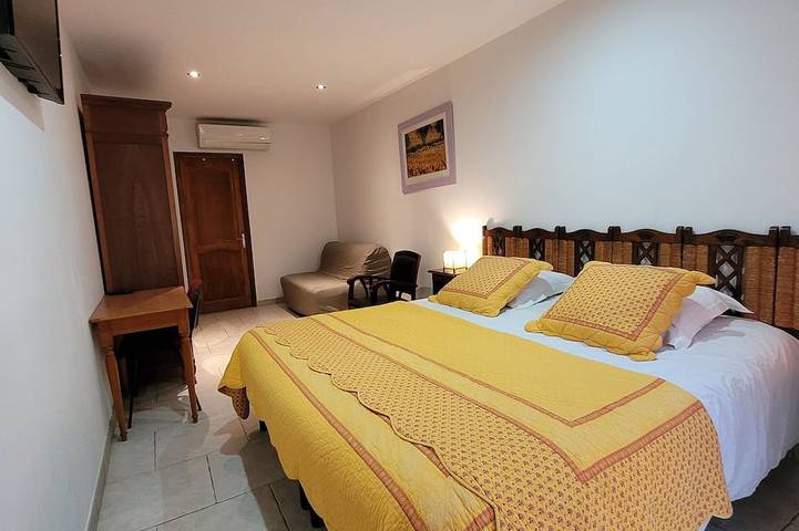 Gîte pour 10 personnes, avec jardin à Saint-Chamas - 4