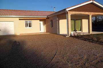Gîte pour 6 personnes, avec terrasse ainsi que jacuzzi et jardin à Saint-Martin-de-Gurson