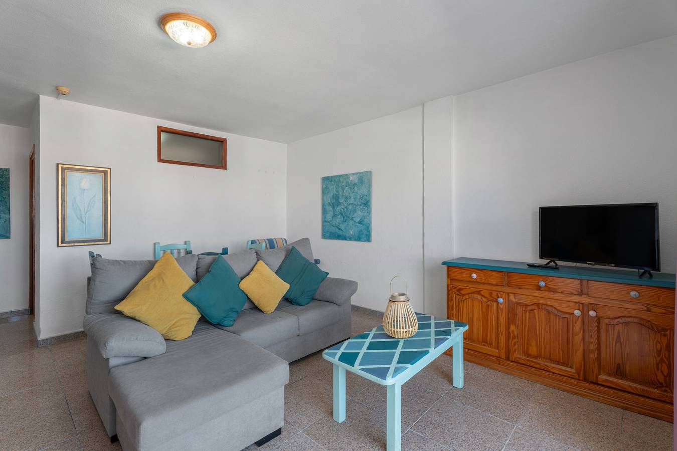 Entire apartment, Vacation Apartment 'Las Floritas' with Shared Pool, Private Terrace and Wi-Fi in Playa de las Américas, Arona