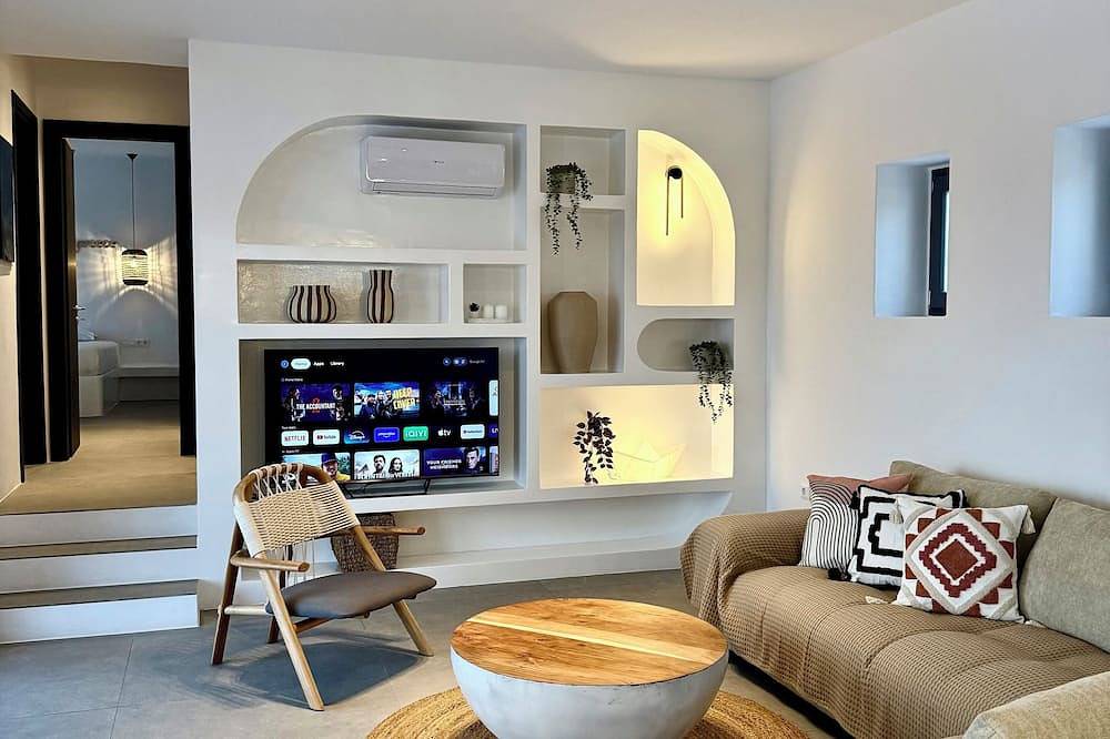 Faragas Hill Euphoria Villa in Aliki, Paros