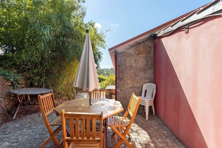 Casa de vacaciones 'Casa De Andrães Camélias' con piscina compartida, Wi-Fi y aire acondicionado in Santo Isidoro e Livração, Distrito de Porto