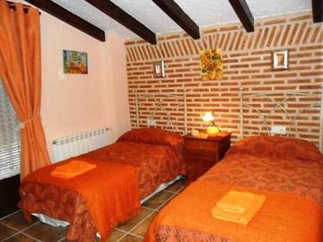 Casa de vacaciones para 8 personas, con jardín además de piscina y vistas, Se admiten mascotas en la Sierra de Béjar