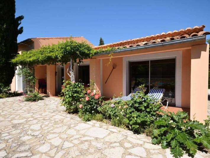 Villa für 9 Personen, mit Terrasse