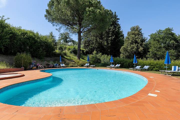 Vakantiehuis 'La Ripa - Appartamento I Nidi' met Gedeeld Zwembad, Tuin & Wifi in San Gimignano, Provincie Siena