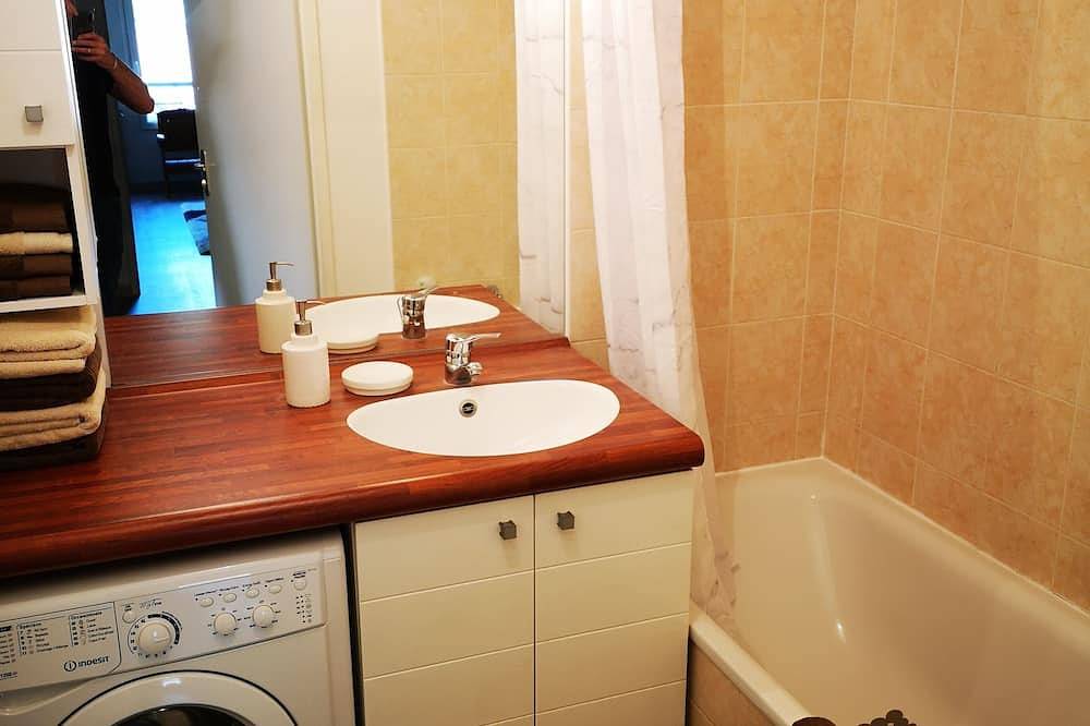 Appartement entier, Rouen apartment with swimming pool parking in secure residence ... in Canteleu, Région de Rouen