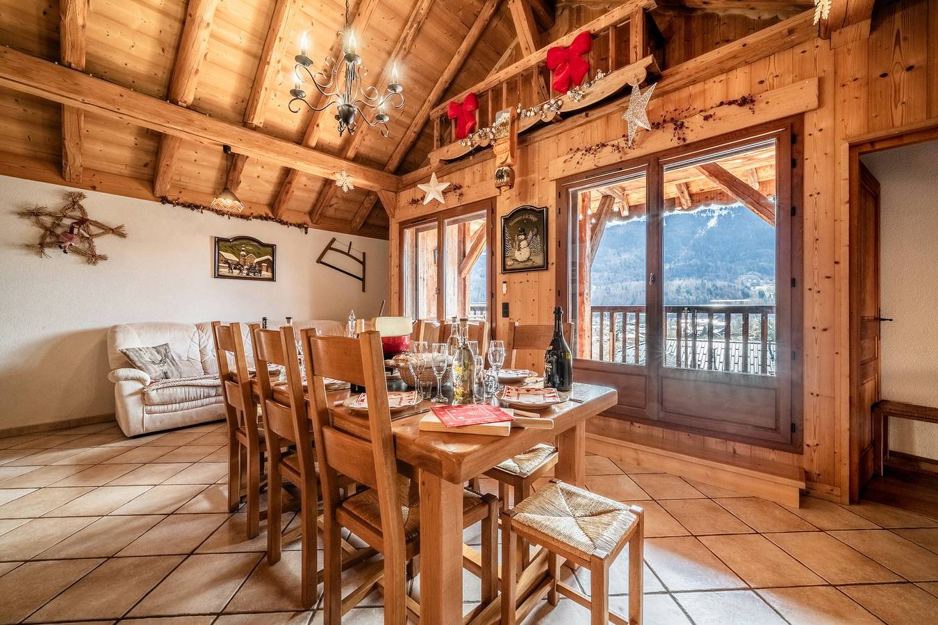 Appartement entier, La Ferme de Sous-Lachat - L'Etoile Des Neiges, avec vue sur les montagnes, terrasse privée et Wi-Fi in Samoëns, Région de Bonneville
