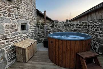 Gîte pour 8 personnes, avec jacuzzi à Scaër