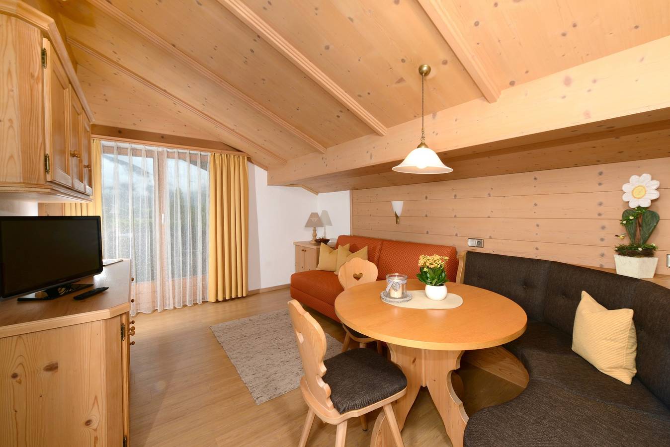 Ganze Ferienwohnung, Alpenblick - Zwei-Raum-Ferienwohnung 35qm und Süd-Balkon in Reit im Winkl, Bayerische Alpen