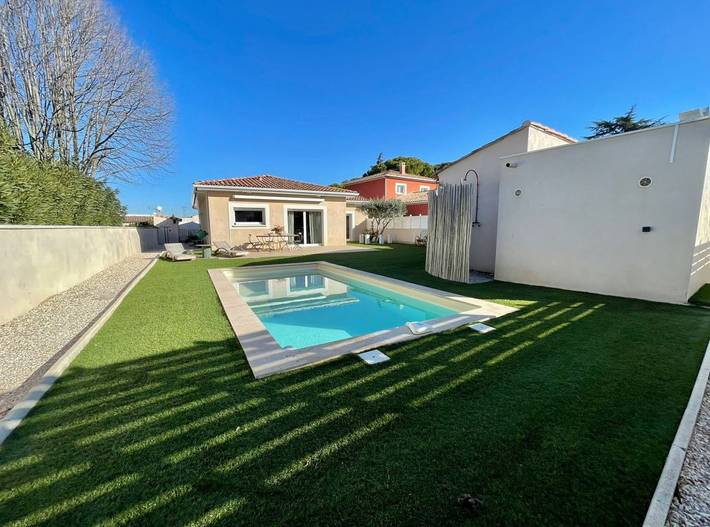 Villa pour 6 personnes, avec piscine ainsi que jardin et terrasse