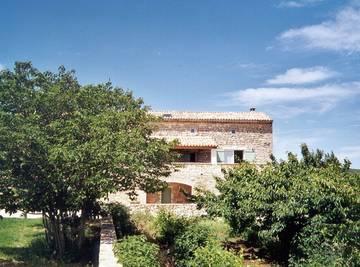 Gîte pour 6 personnes, avec terrasse ainsi que jardin et piscine, animaux acceptés à Le Garn