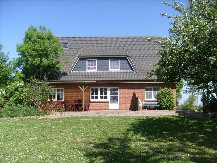 Ferienwohnung für 4 Personen, mit Terrasse und Garten in Katharinenheerd