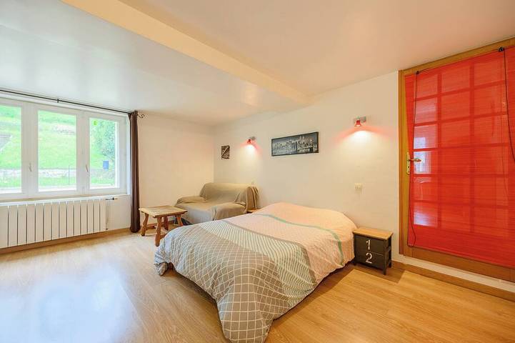 Ganze Wohnung, L'Entracte 3-star gîte, 10-minute walk from the Chateau Fort de Sedan in Sedan, Ardennen