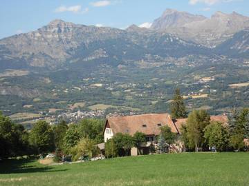 Gîte pour 4 personnes, avec jardin à Saint-Laurent-du-Cros