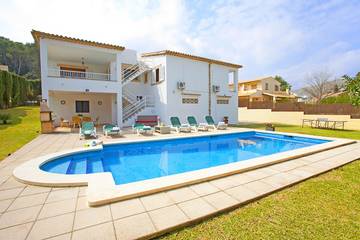Villa in Playa del Port de Pollença, Pollença für 8 