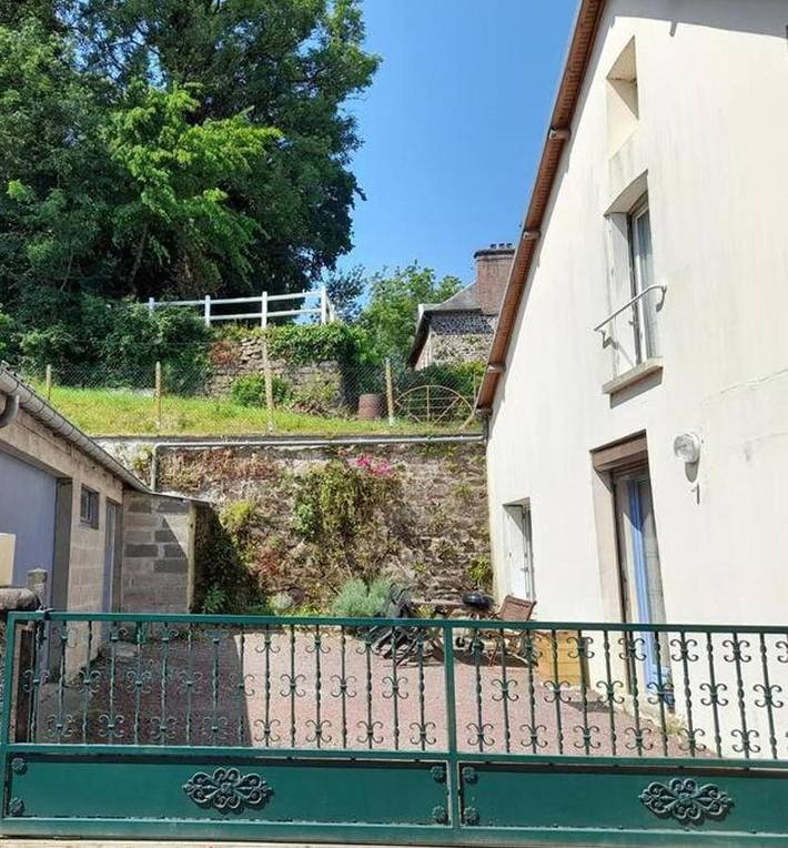 Location de vacances pour 4 personnes, avec jardin et vue à Gavray