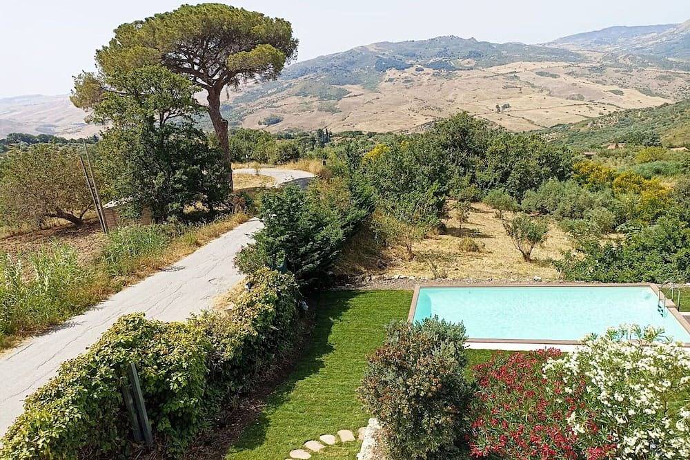 Alleinstehendes Ferienhaus mit privatem Pool, Klimaanlage,  W-Lan, Tv, Panoramablick, Parkplatz in Polizzi Generosa, Palermo Provinz