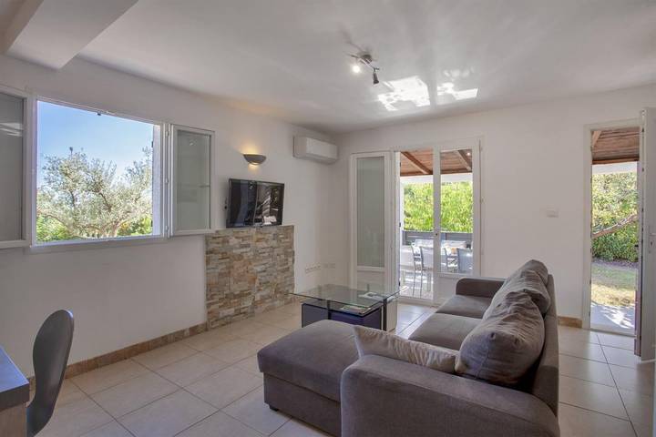 Gîte pour 8 personnes, avec terrasse et jardin dans Folelli - 4