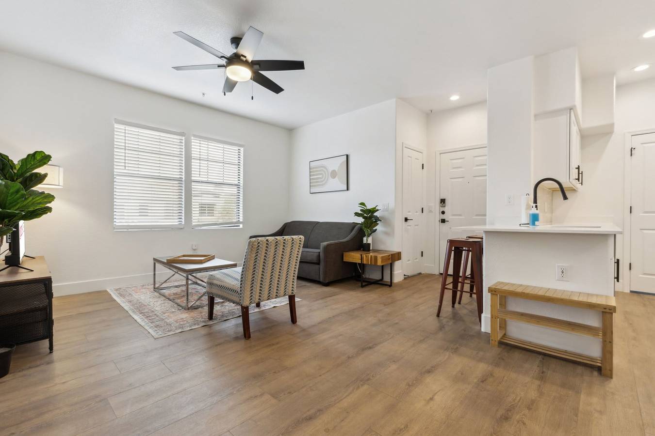 Ganze Wohnung, Cozysuites Glendale by the stadium with pool 24 in Glendale, Maricopa County