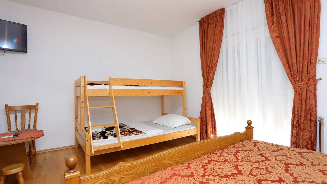 Chambre pour 4 personnes in Rudanovac, Lacs de Plitvice