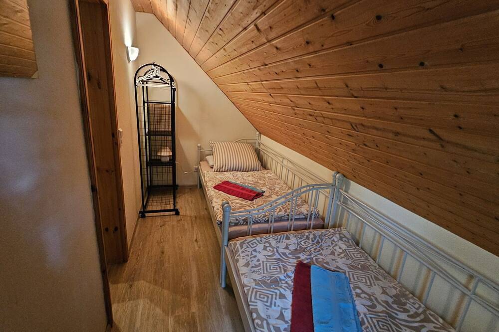 Ganze Wohnung, Gemütliche Ferienwohnung in mitten der Natur, mit Terrasse und Grillplatz in Kuchelmiß, Mecklenburgische Seenplatte