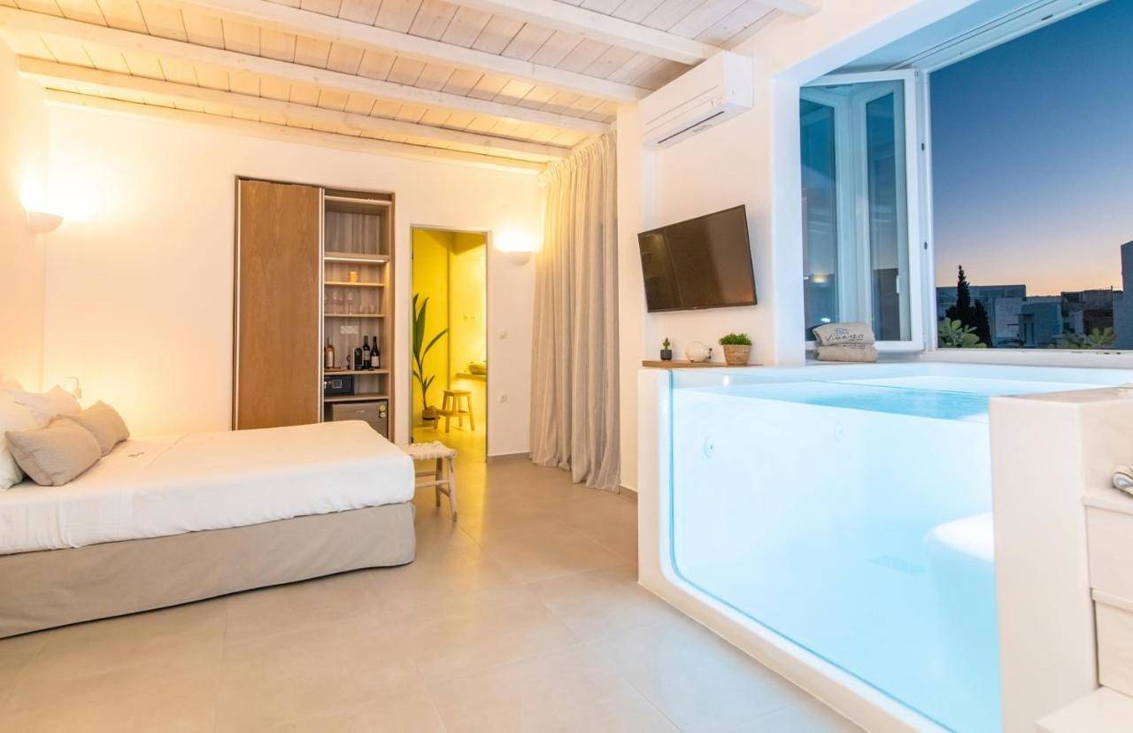 Vincenzo Family Rooms in Tinos