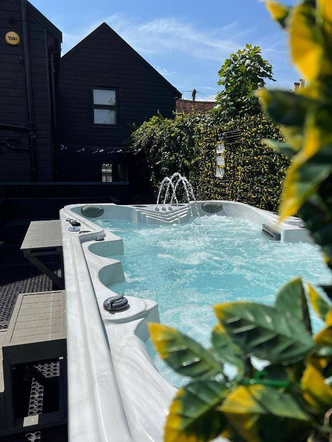 Casa de vacaciones para 23 personas, con jardín además de vistas y piscina, Se admiten mascotas - 1