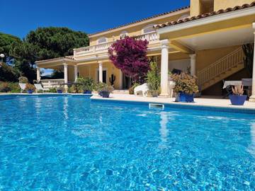 Cottage pour 2 personnes, avec piscine et jardin à Sainte-Maxime