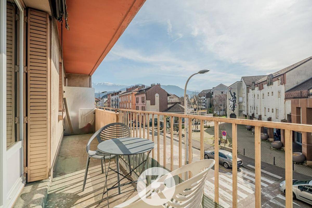 Appartement entier, Three-Bedroom Apartment in L'Isère, Isère