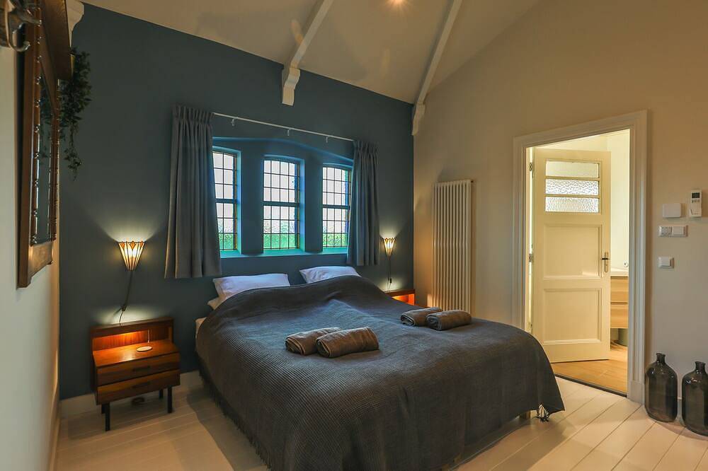 Church conversion for a unique stay and experience: 5 bedrooms and 5 bathrooms in Niederländische Nordsee